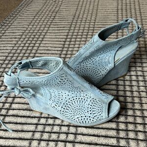 Women’s Blue Wedge Sandals (7)